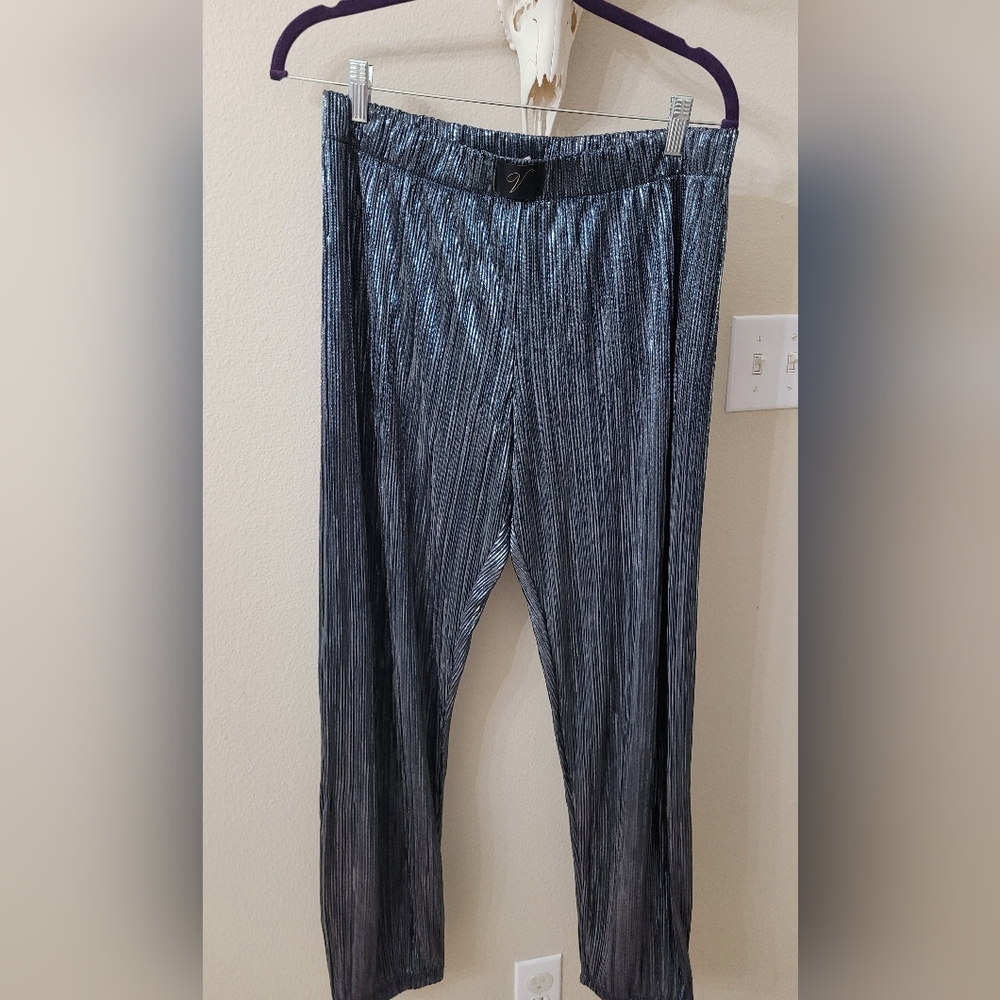 NwT Victoria secret shinny metallic dressy holiday elastic joggers. Sz M.